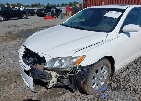 2009 Toyota Camry Xle z USA, uszkodzony, nr VIN 4T1BE46KX9U909875